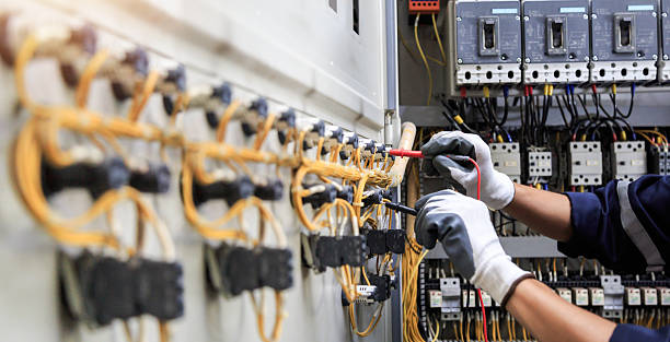 Professional Electrician technician working in Worthington, IN